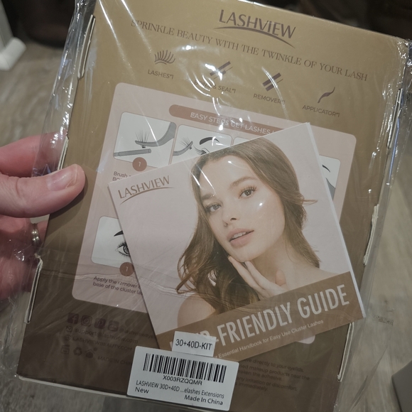 New In Box Lash Cluster Set - Picture 2 of 2